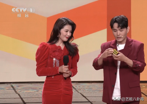 春晚新年戰袍秀：張小斐大衣10分鐘售罄，新主持馬凡舒旗袍美出圈