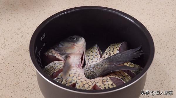 天冷了,我家隔天就用電飯鍋這樣燉魚,不用加水,別不懂吃魚 天冷了,我家隔天就用電飯鍋這樣燉魚,不用加水,別不懂吃魚