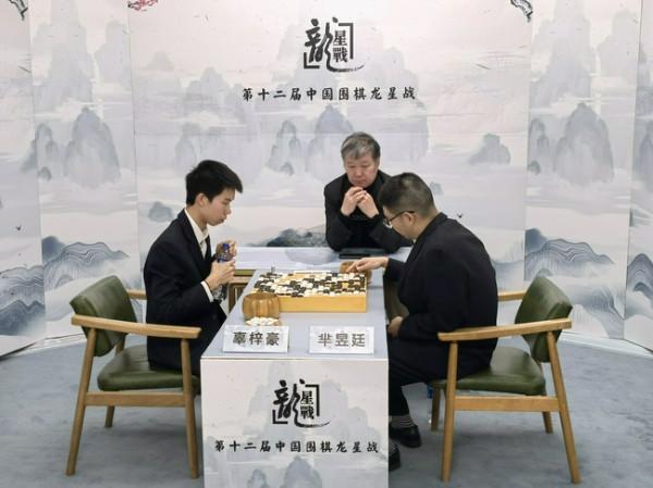 體壇聯播｜短池世錦賽中國隊4金收官，女子接力兩破亞洲紀錄