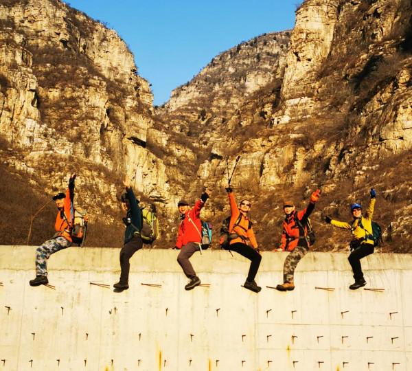 需要的越少快樂越多 在攀崖中尋找快樂的生活 需要的越少快樂越多 在攀崖中尋找快樂的生活