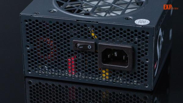 首席玩家六邊形戰士750W電源實物圖賞：鉑金認證的SFX小鋼炮