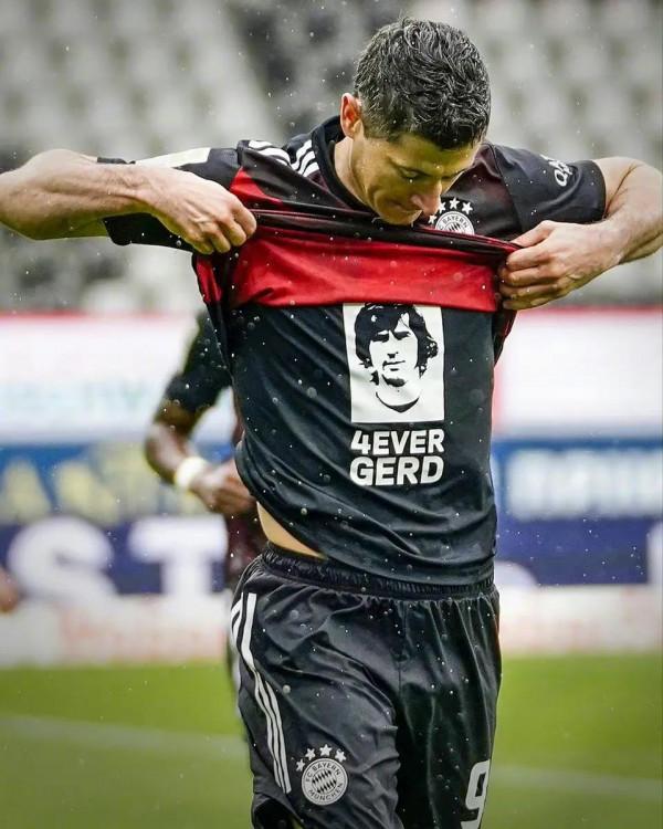 萊萬在《圖片報》採訪時談到，能與蓋德穆勒相提並論是我的榮幸