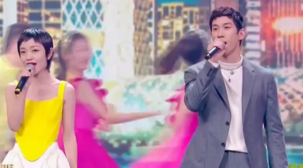 大灣區晚會群星爭奇鬥豔:王菲穿白裙如仙女,趙麗穎素色裙顯身材 大灣區晚會群星爭奇鬥豔:王菲穿白裙如仙女,趙麗穎素色裙顯身材