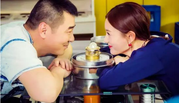 陳建斌、梅婷、塗松巖主演的電視劇《不惑之旅》