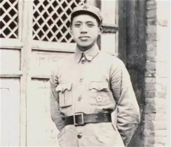 他誤殺上級,很多人要求殺他,毛主席救了他,多年後他為開國上將 他誤殺上級,很多人要求殺他,毛主席救了他,多年後他為開國上將