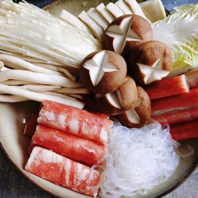 把全家人征服的番茄肥牛菌蔬火鍋，好吃到過分