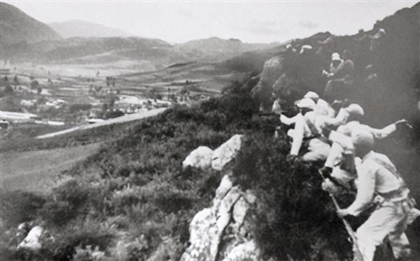 連長壯烈犧牲,建國後副連長成軍區副司令,親自為連長正名 連長壯烈犧牲,建國後副連長成軍區副司令,親自為連長正名