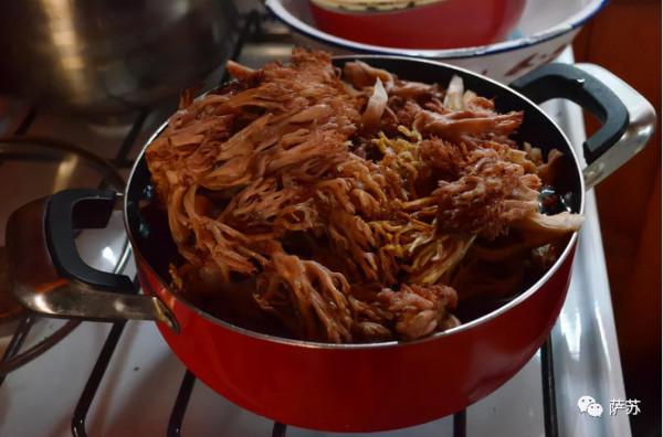 紅傘傘白杆杆，吃完一起躺闆闆：戰鬥民族也愛吃毒蘑菇？