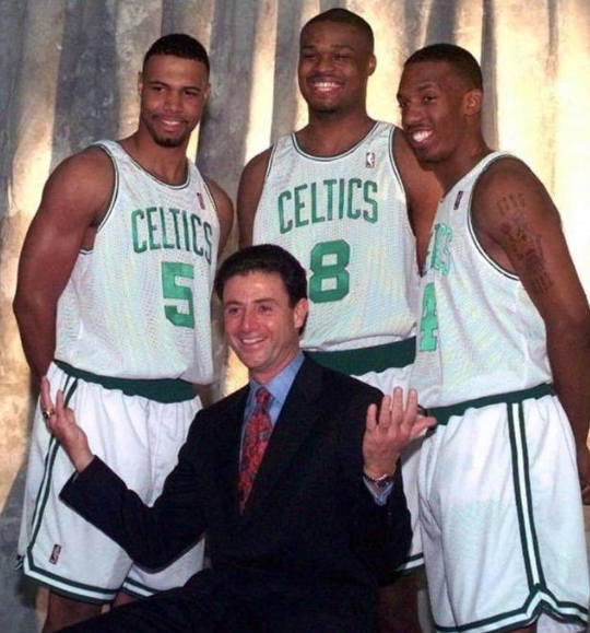 麥迪是97年首輪9號秀，當年順位在他之前的8人最終成就如何？