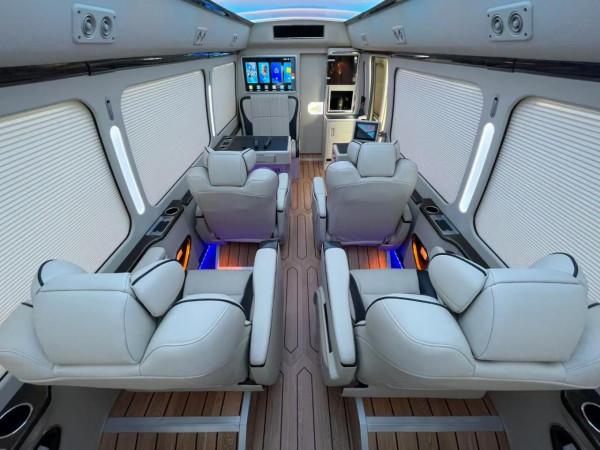 媲美百萬豪車的大佬座駕豐田考斯特