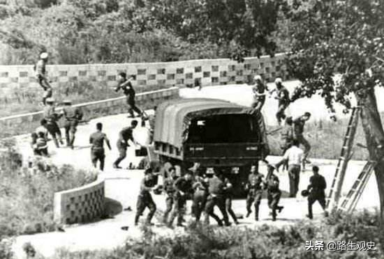 板門店也有1棵&OpenCurlyDoubleQuote;小白楊&rdquo;，2名美軍軍官因它被砍死，險些引發戰爭