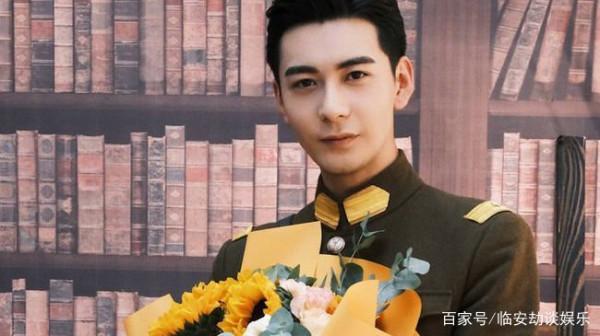 《一見傾心》和《夜色暗湧時》對擂，收視率衝二，兩劇差距在哪裡