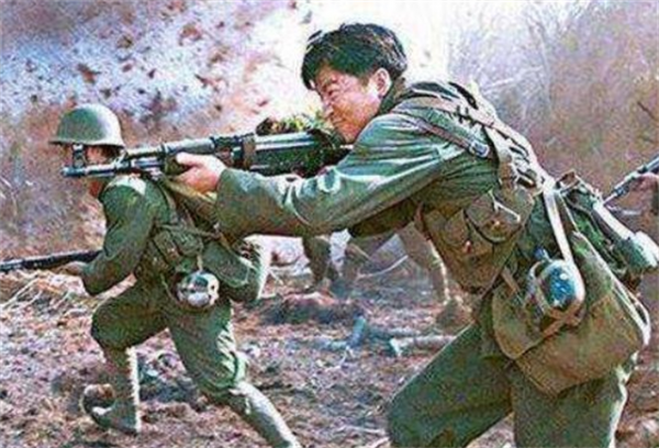 越南懸賞3萬,民兵英雄細想:怎知我身份?後發現有越南上門女婿 越南懸賞3萬,民兵英雄細想:怎知我身份?後發現有越南上門女婿