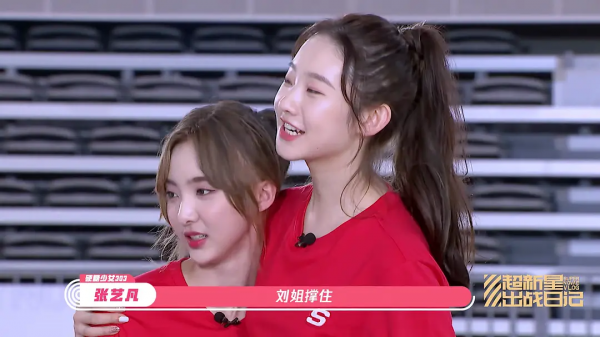 蘿莉臉太騙人！竟是隱形高個，看臉150看腿170，原來錯怪男星矮了