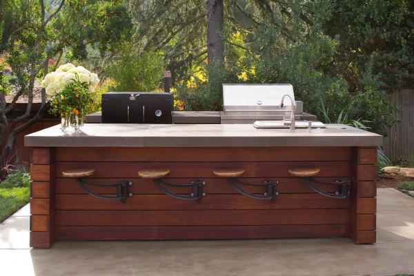 如果你有庭院,一定要放一個燒烤臺 如果你有庭院,一定要放一個燒烤臺