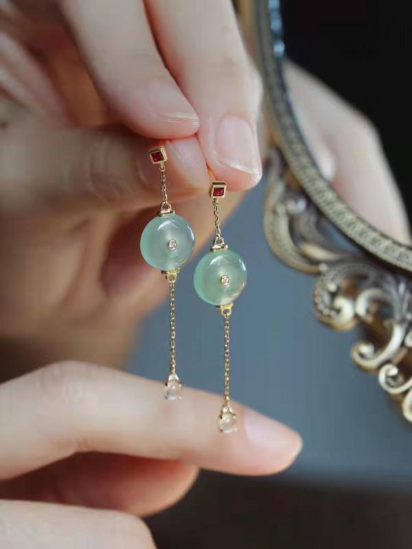 雨過天晴的湖水之美，有一種翡翠能表現出來，你知道晴水翡翠嗎？