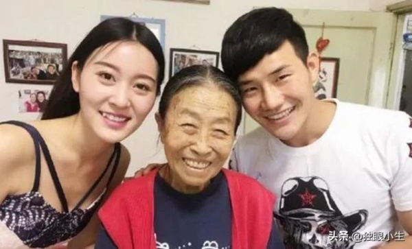 “醜娘”張少華自稱是校花,本以為開玩笑,看到年輕時照片我信了 “醜娘”張少華自稱是校花,本以為開玩笑,看到年輕時照片我信了