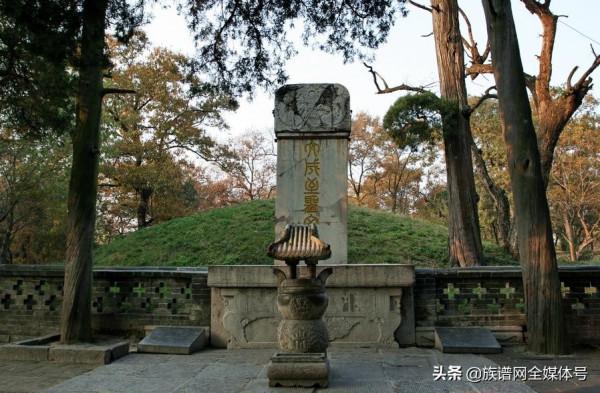 中國最大的家族墓地，佔地近3000畝墳包不計其數，距今已兩千多年