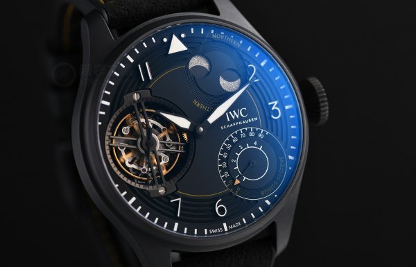大型飛行員恆定動力陀飛輪腕錶，展現極致未來感