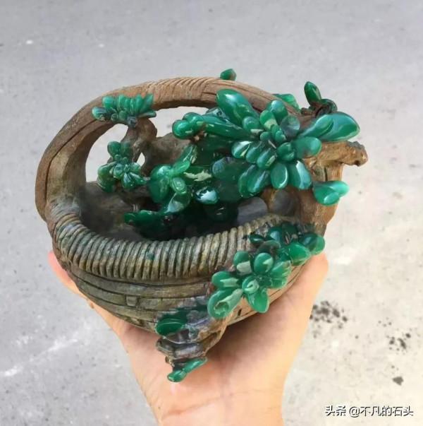 欣賞觀看這美麗的石頭，每一方都是那麼精美，這就是藝術