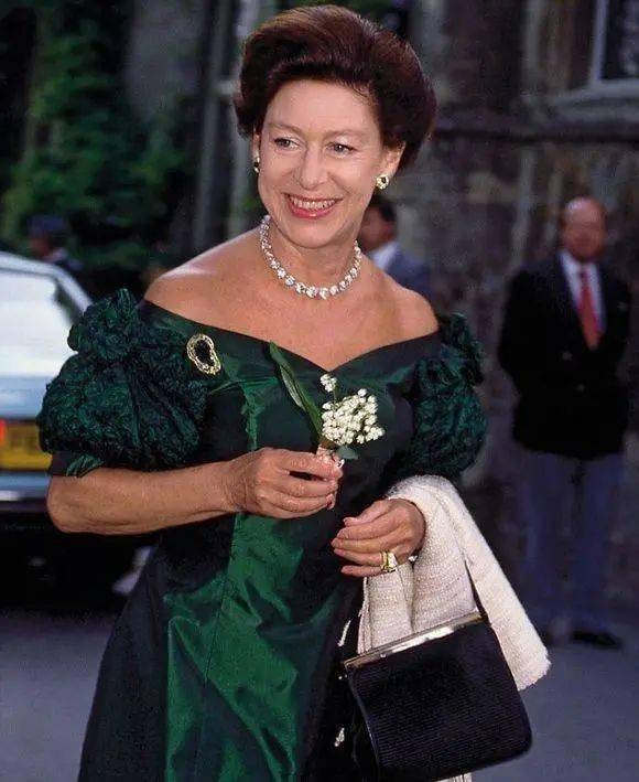 瑪格麗特從小比女王姐姐漂亮，40歲後面相刻薄俗氣，她經歷了什麼