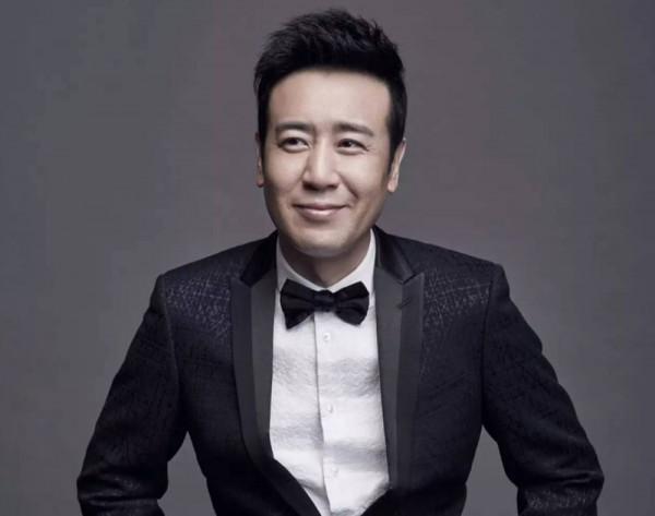 45歲才憑“佟年爸”走紅，一年16部待播劇，下一個叔圈頂流？