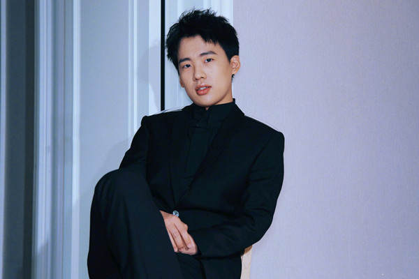 只有整容才能變臉？這些逆襲的男星，完美詮釋了“無痛變帥”