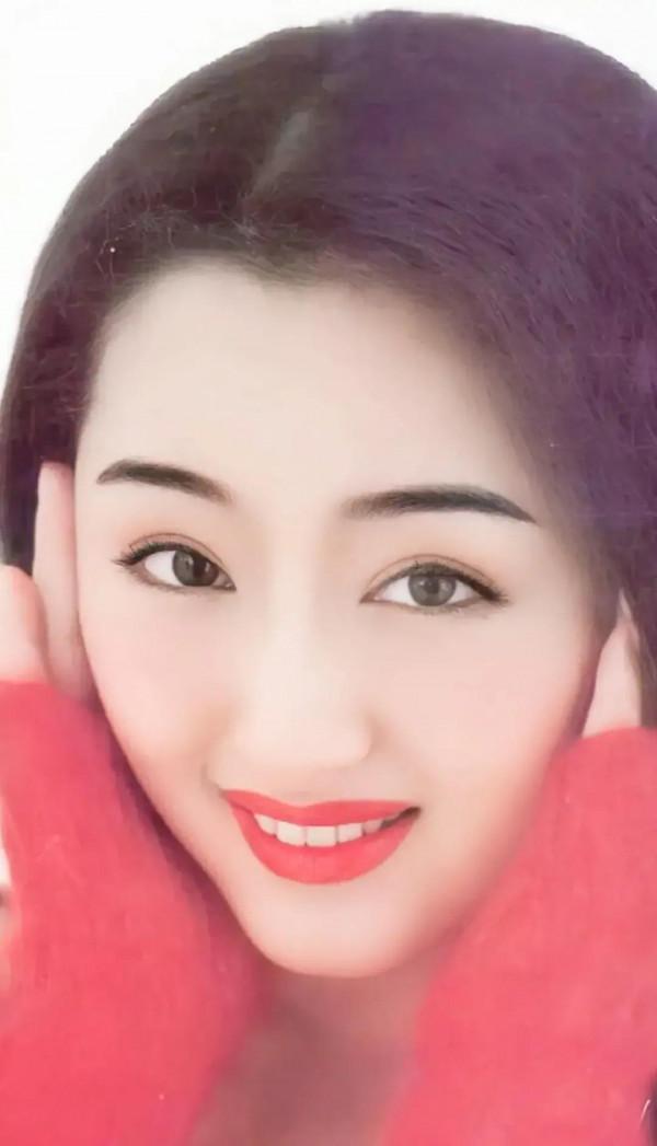 楊鈺瑩那時候身價何止值幾十個億 楊鈺瑩那時候身價何止值幾十個億