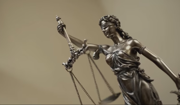 1972年,美國兩名女孩戴手銬攔警車求救,警察連環殺人案由此揭開 1972年,美國兩名女孩戴手銬攔警車求救,警察連環殺人案由此揭開