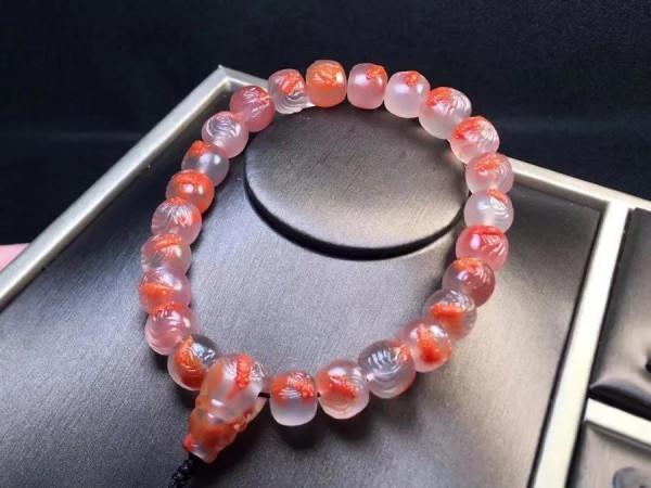 鴻運當頭俏色巧雕！手持