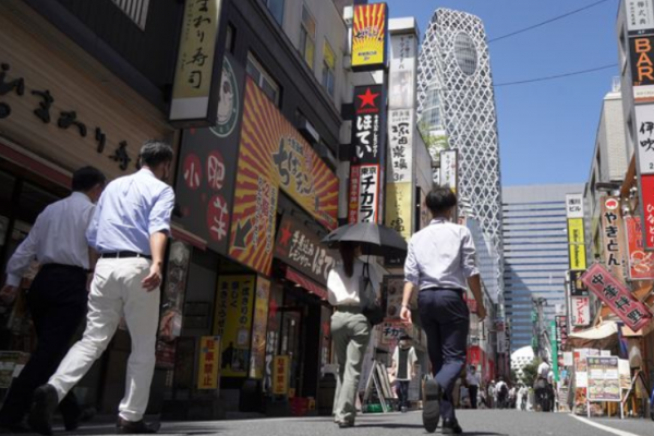 日本小夥殺人後邊逃亡邊整容，2年後落網，因太帥被無數少女追捧