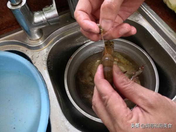 吃過的人都知道，椒鹽蝦比油燜大蝦好吃，教你家常做法，簡單易學