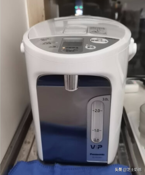 電熱水瓶和即熱式飲水機哪個好？電熱水瓶什麼牌子好？