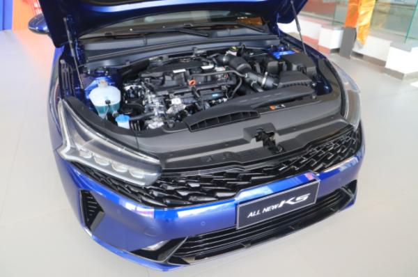 全新起亞K5凱酷到店實拍,配置更加豐富,搭載2.0T+8AT動力系統 全新起亞K5凱酷到店實拍,配置更加豐富,搭載2.0T+8AT動力系統