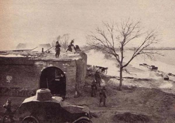 狙擊手在火中苦忍兩個小時，等到了得意忘形的日軍師團長官