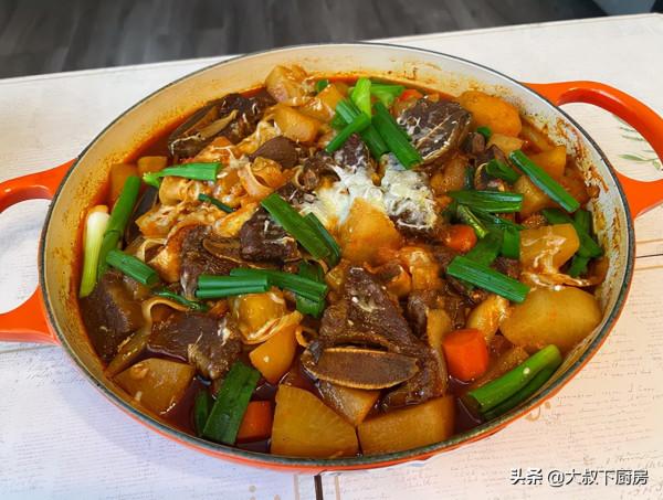 滋味十足!大叔教你韓式燉牛肉,鮮香味美,簡單易學,超級下飯 滋味十足!大叔教你韓式燉牛肉,鮮香味美,簡單易學,超級下飯