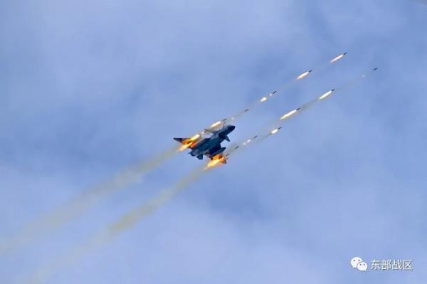 戰鬥機,開始攻擊 戰鬥機,開始攻擊