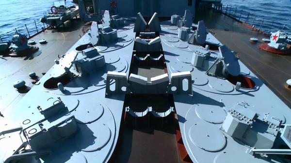 驅逐艦勝過巡洋艦，052D驅逐艦與瓦良格巡洋艦軍演，對比反差明顯