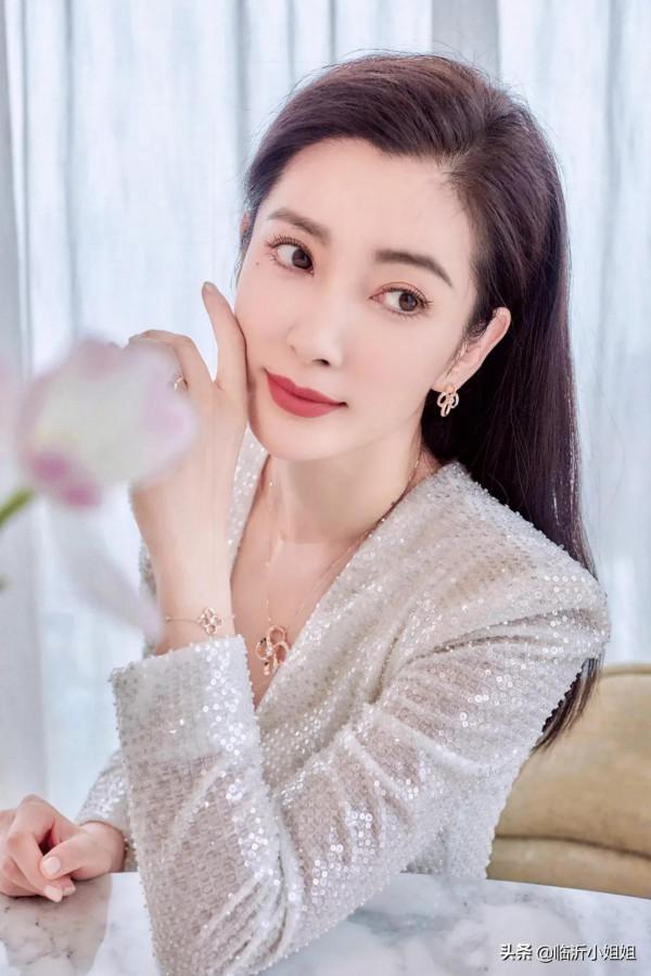李冰冰，個性直爽的獨立女性，青春不再但依舊風采，很迷人