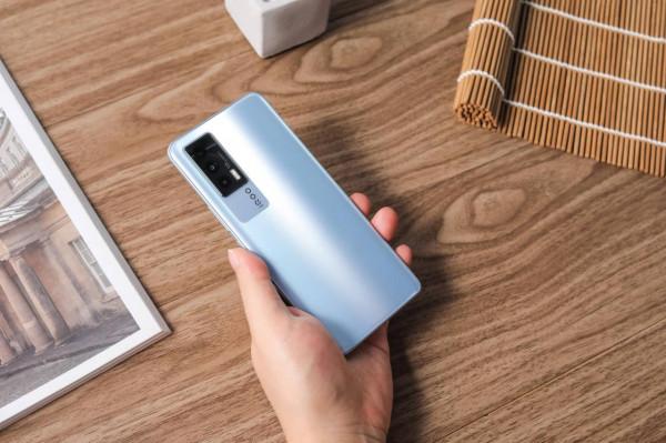 買一加、選iqoo還是紅米？其實優劣勢很明顯，讀懂後終於不再糾結