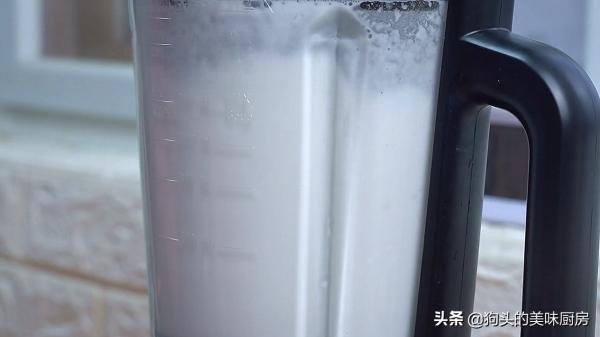 大米放進攪拌機裡，出鍋變美食，筋道十足，比涼皮好吃，太香了