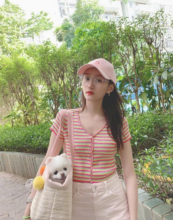 小胖兒被迫營業，和關曉彤一起陪大家共度小年夜