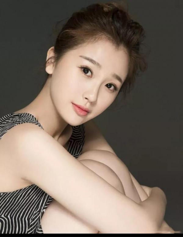 聰慧美麗的青年演員虞書欣