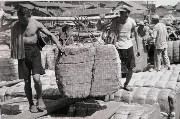 1949年,人民幣推行受阻,糧食、煤炭、棉紗告急,毛主席:讓他來 1949年,人民幣推行受阻,糧食、煤炭、棉紗告急,毛主席:讓他來