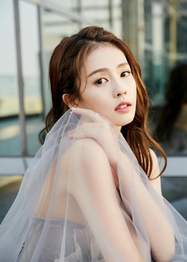 白鹿，感覺是一個非常接地氣的女孩