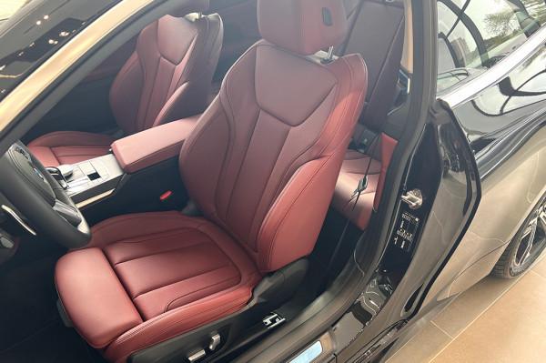 入門版配置不“丐”，外形比3系拉風，實拍寶馬4系雙門轎跑425i M