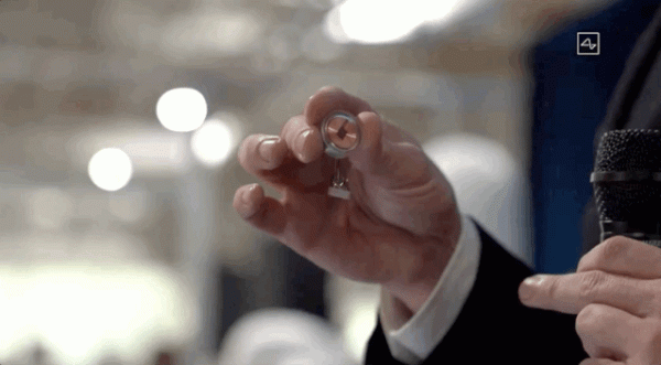 給你大腦加一個晶片來控制世界你願意嗎？