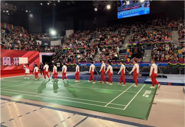 眾冠軍齊聚太少見！40歲郭晶晶穿粉衣太少女，同框大魔王毫不遜色