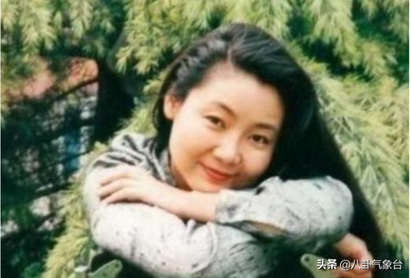 《闖關東》薩日娜：38歲演“文他娘”，結婚30年丈夫甘當“煮夫”