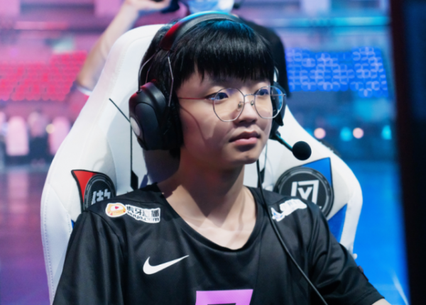 Iboy真的天賦很好？德杯對線能力出現問題，新賽季恐成突破口